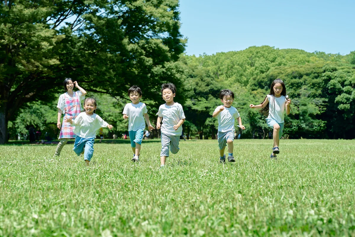 1. 40代の保育士転職は「厳しい」から「求められる」時代へ